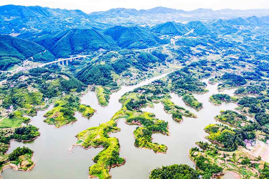 小島“林立”。余鴻攝