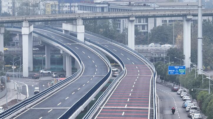 新九中路通車。楊曜齊攝