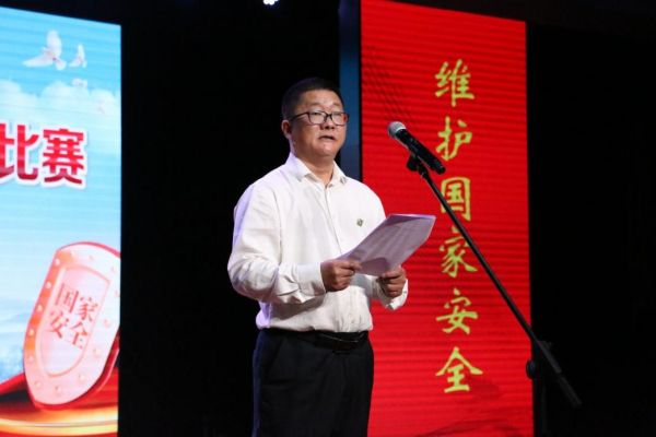 渝北區(qū)實驗中學校黨委書記、校長陳后林致歡迎詞。渝北區(qū)實驗中學校供圖