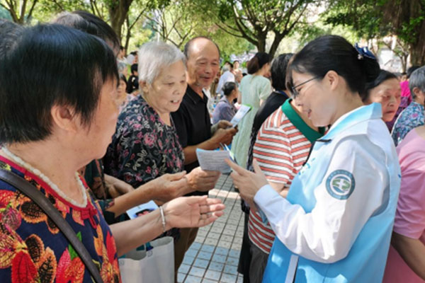 義診現(xiàn)場(chǎng)。重醫(yī)附屬璧山醫(yī)院供圖