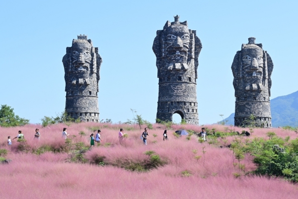 酉陽各景區(qū)人氣旺。酉陽旅投供圖