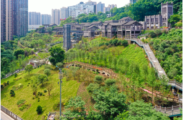 軌道環(huán)線謝家灣站人行步道。中國十八冶供圖