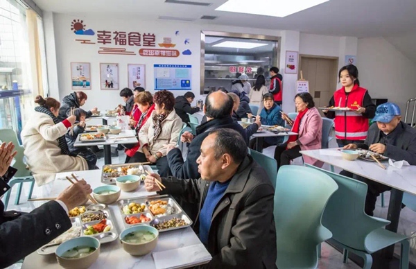 豐都縣三合街道平都東路社區(qū)老年幸福食堂。王孟舉攝