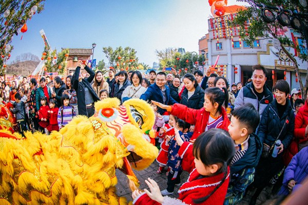 大年初一景區(qū)迎來數(shù)萬名游客。景區(qū)供圖