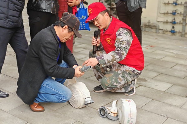 志愿服務(wù)活動現(xiàn)場。蓮花街道供圖