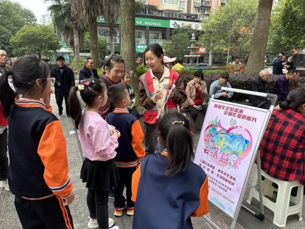 數(shù)字賦能 拓展“雙網(wǎng)格”治理寬度。北溫泉街道供圖