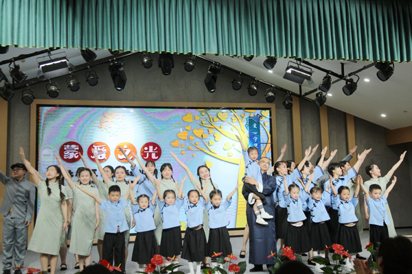 集體朗誦《朝幼賦》。朝陽幼兒園供圖