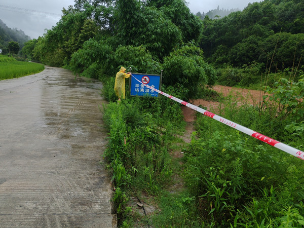 實(shí)地巡查值守。姜家鎮(zhèn)供圖